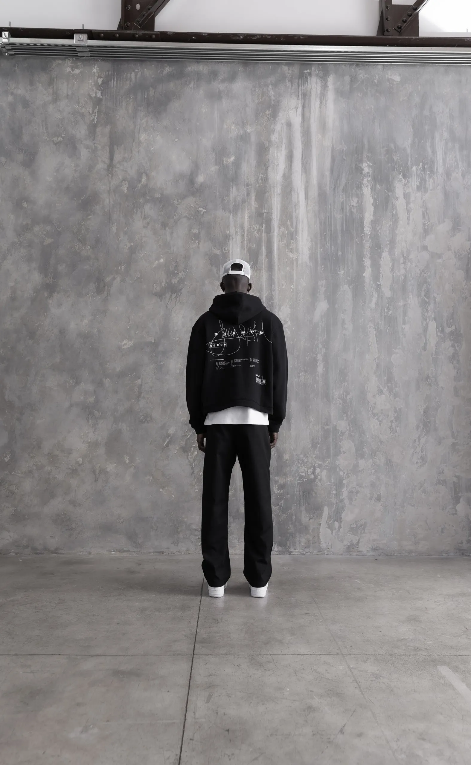 SOUND SYSTEM CROPPED BLACK HOODIE